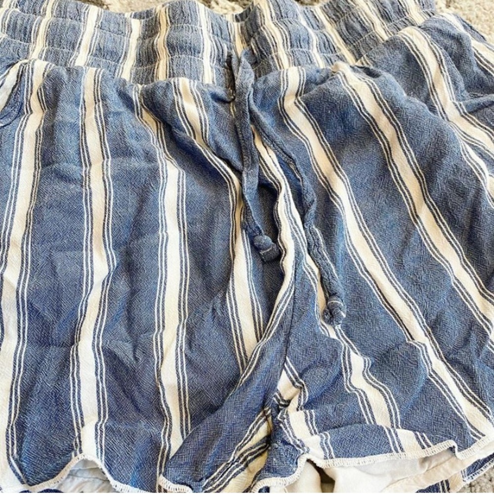 Light blue and white striped shorts - Picture 2 of 4